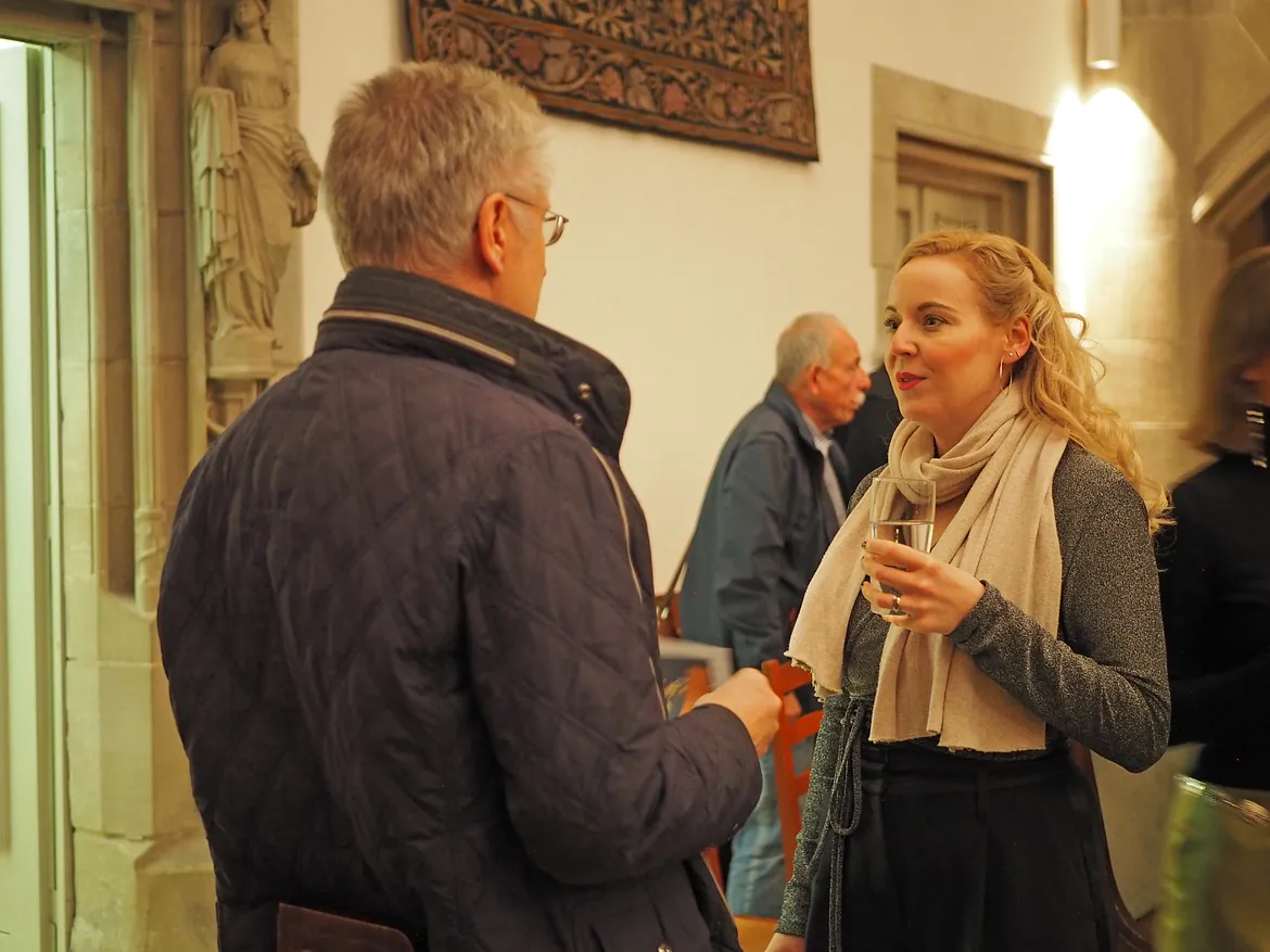 Gespräch nach Veranstaltung.